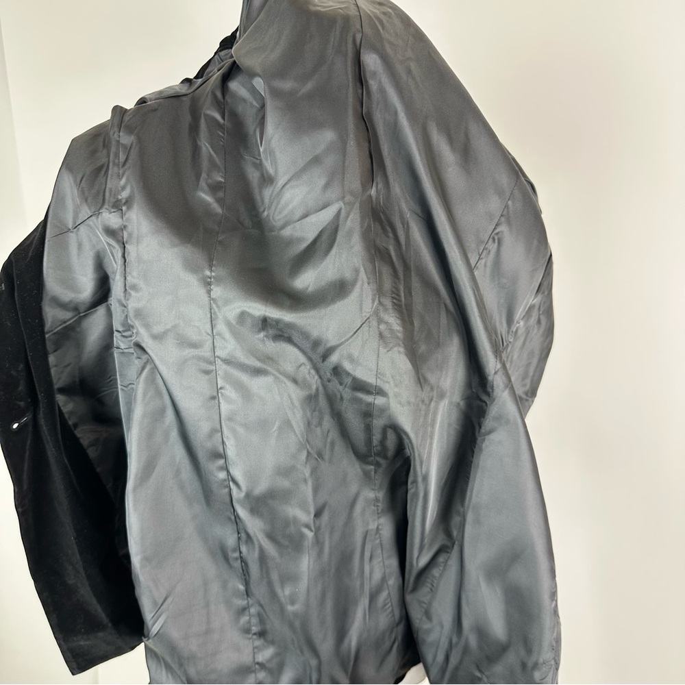 SHEIN Modelyn Pearl and Rhinestone Embellished Black Velvet Blazer Size 6 - Picture 10 of 12